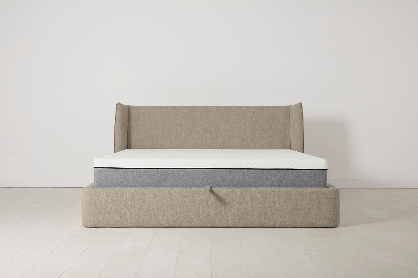 Bett 03