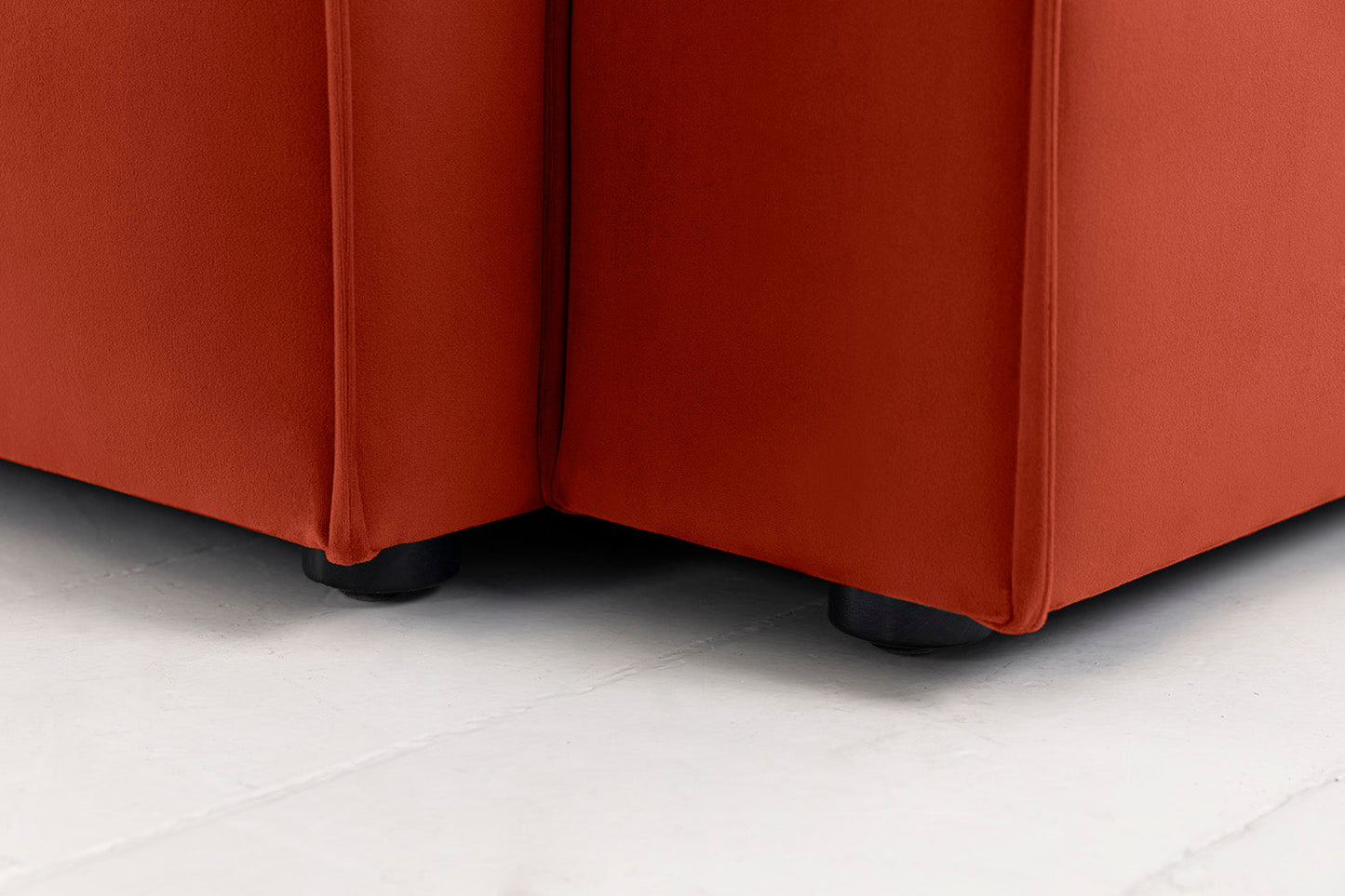 Zweisitzer-Sofa Model 03 mit Chaiselongue links