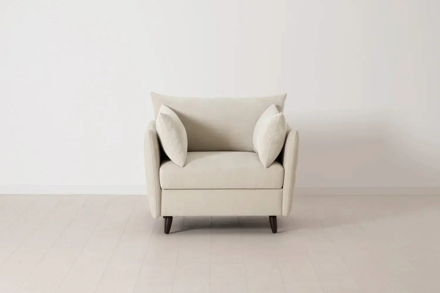 Model 08 armchair chalk-image 01.webp