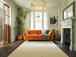 So stylst du dein oranges Sofa für Frühling und Sommer