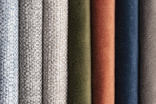 So reinigst du dein Stoffsofa richtig: Der Frühjahrsputz Leitfaden