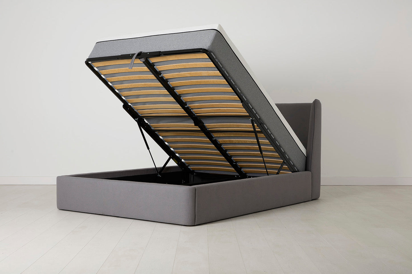 Bett 03 140cm x 200cm, Risso