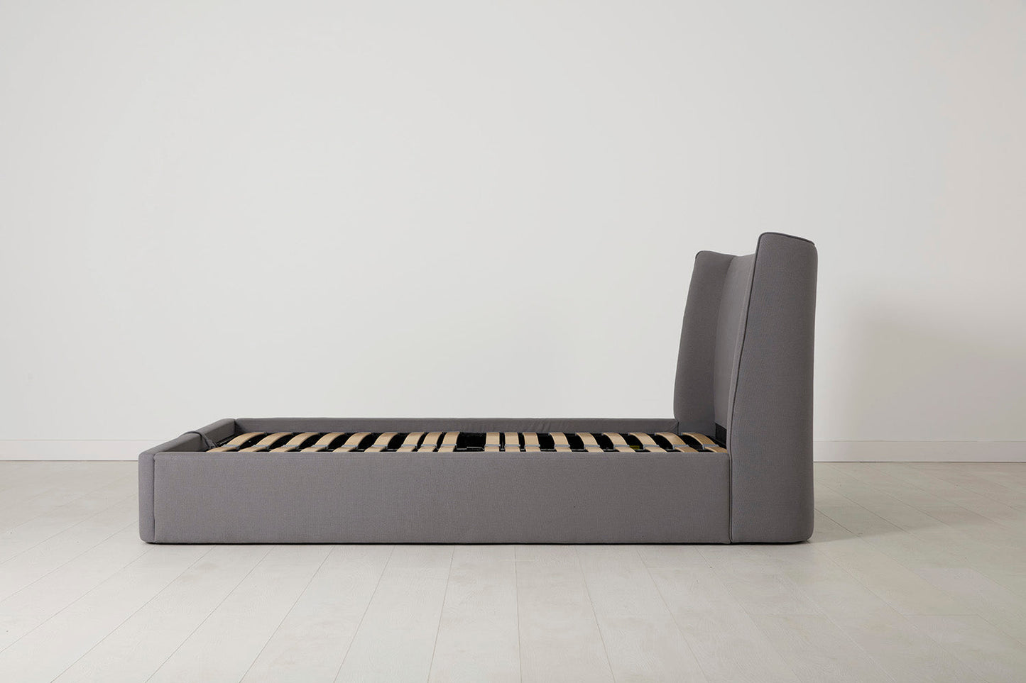 Bett 03 160cm x 200cm, Risso