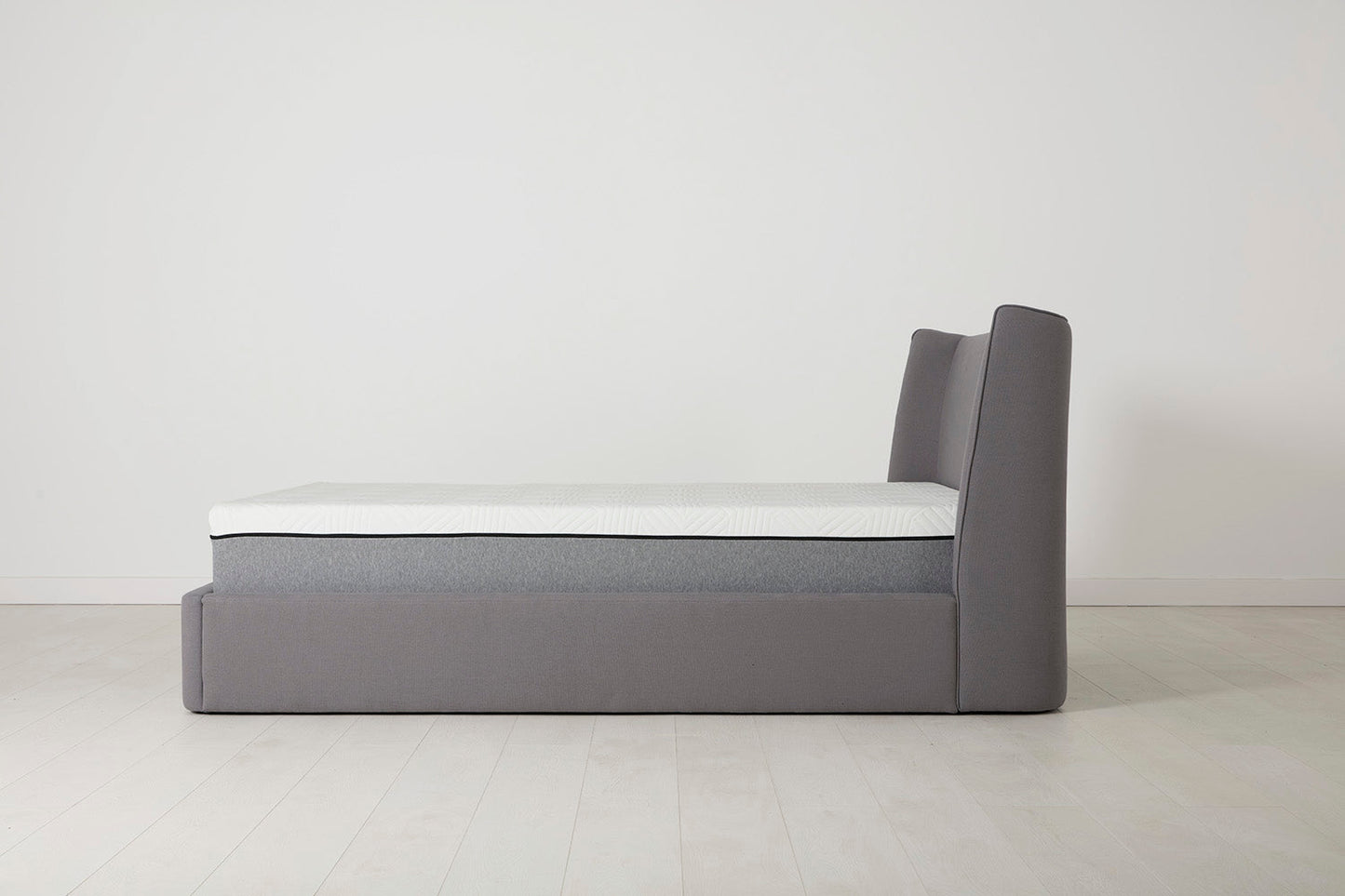 Bett 03 140cm x 200cm, Risso