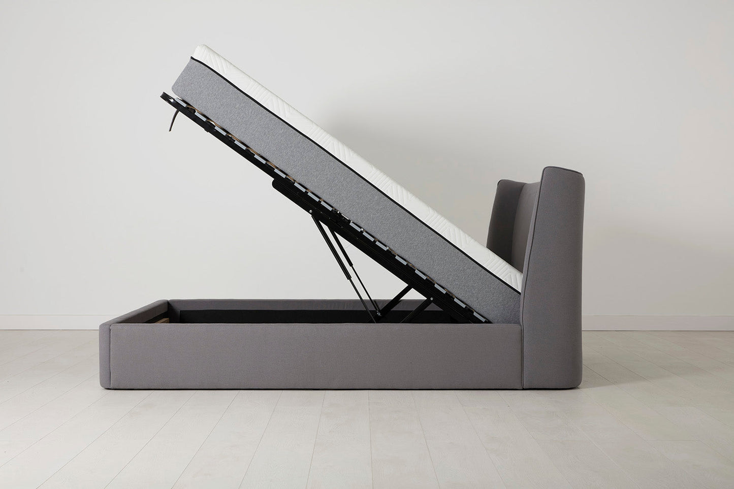 Bett 03 160cm x 200cm, Risso