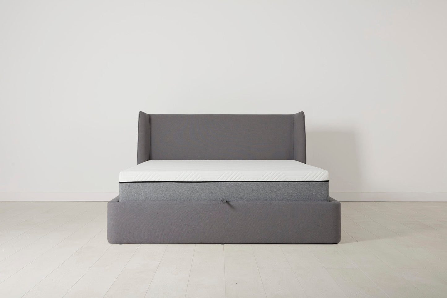 Bett 03 160cm x 200cm, Risso