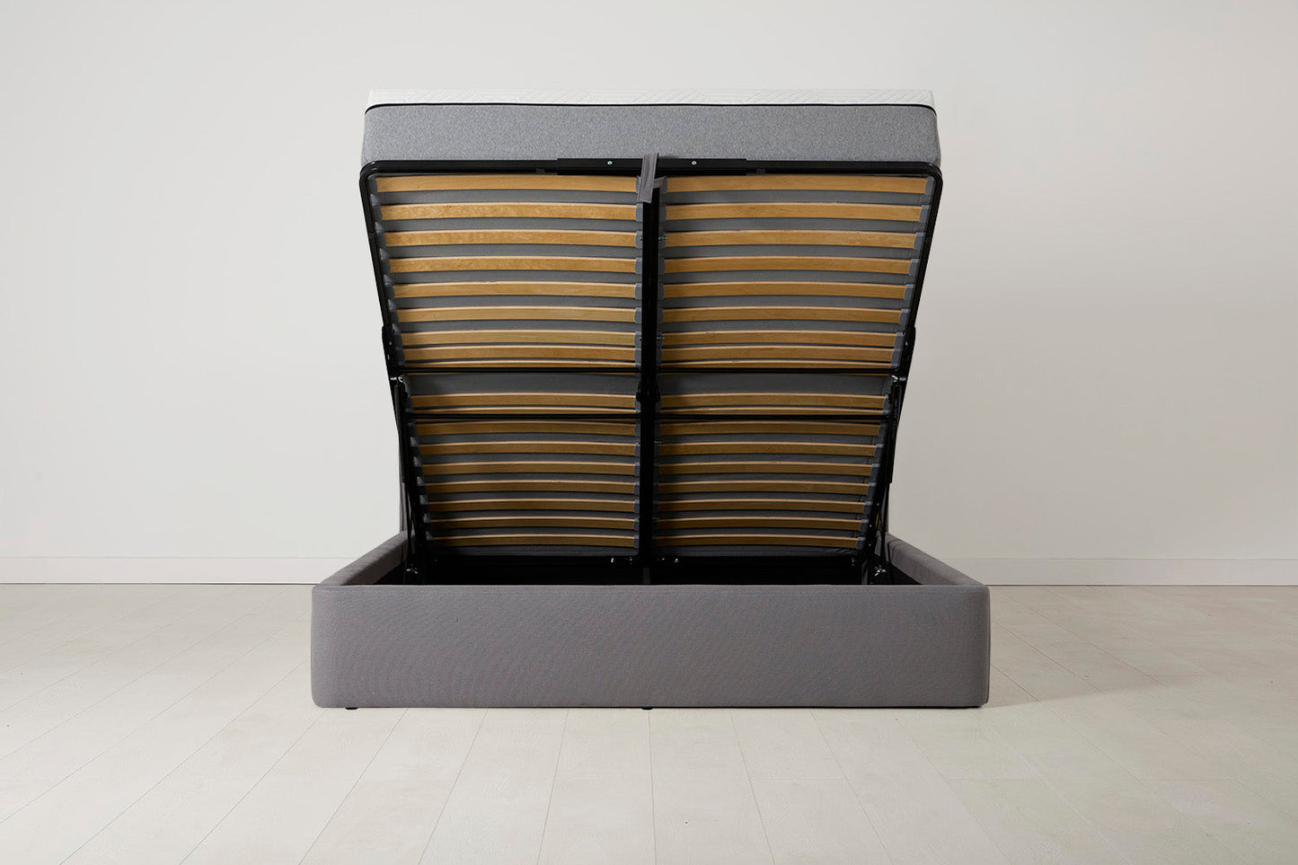 Bett 03 160cm x 200cm, Risso