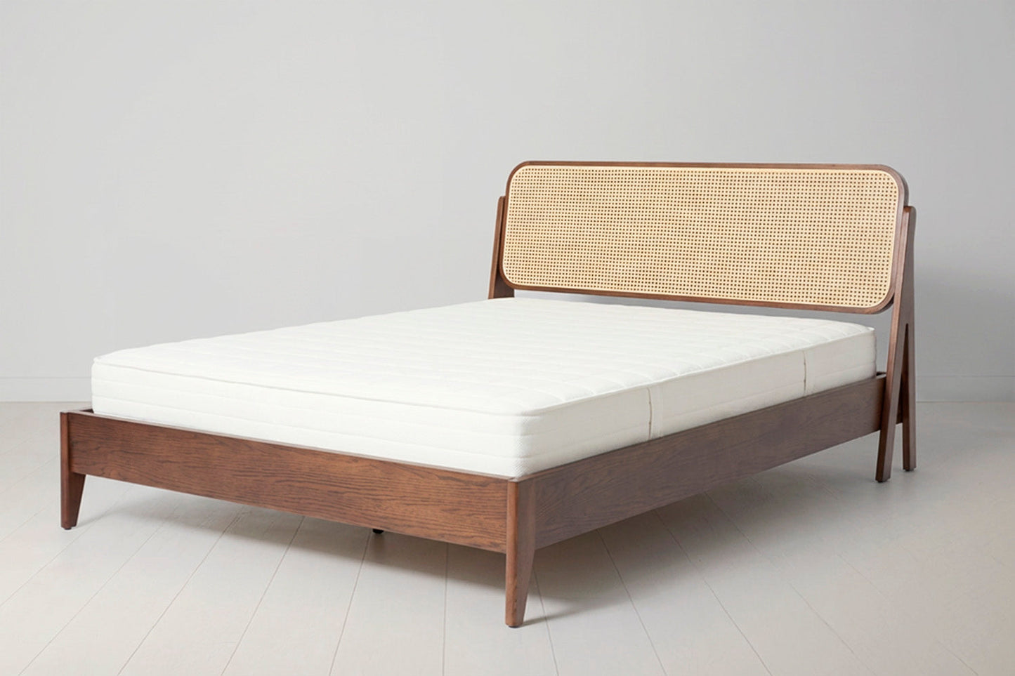 Bed 04 160cm x 200cm, Walnut