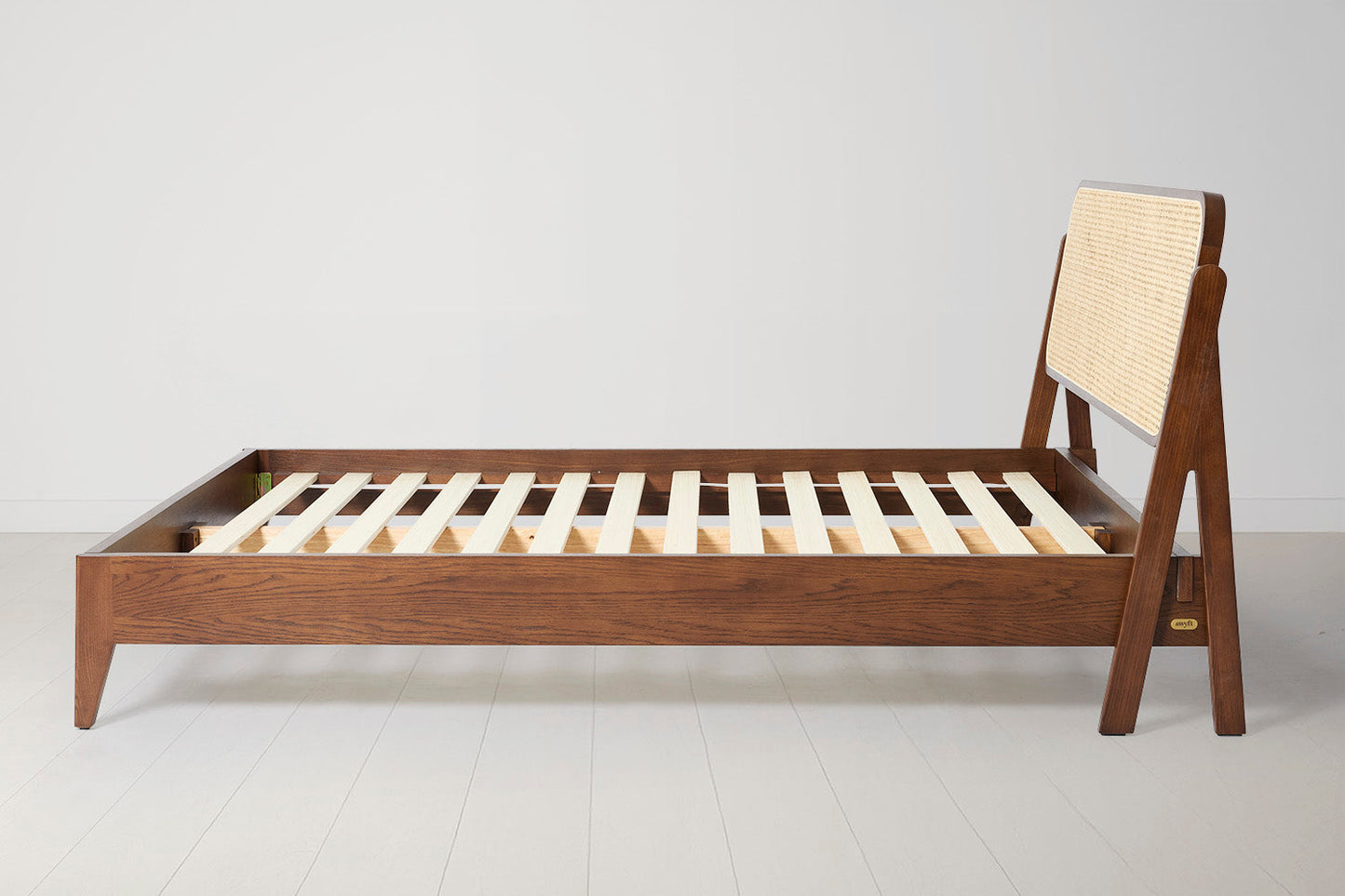 Bed 04 160cm x 200cm, Walnut
