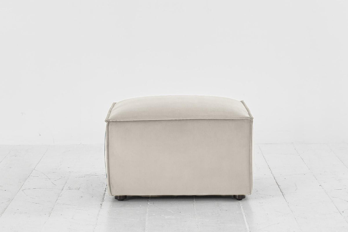 Polsterhocker Model 03, Knochenweiß