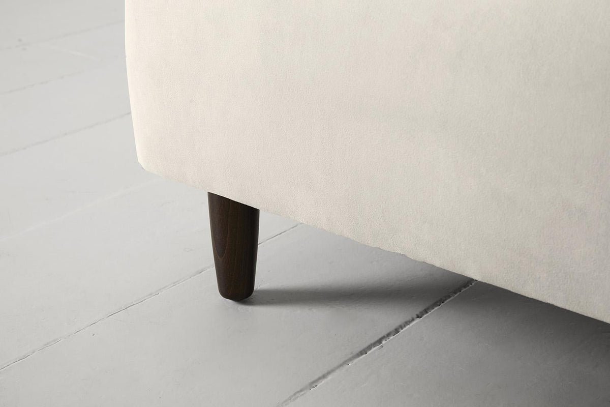 Polsterhocker Model 05, Knochenweiß