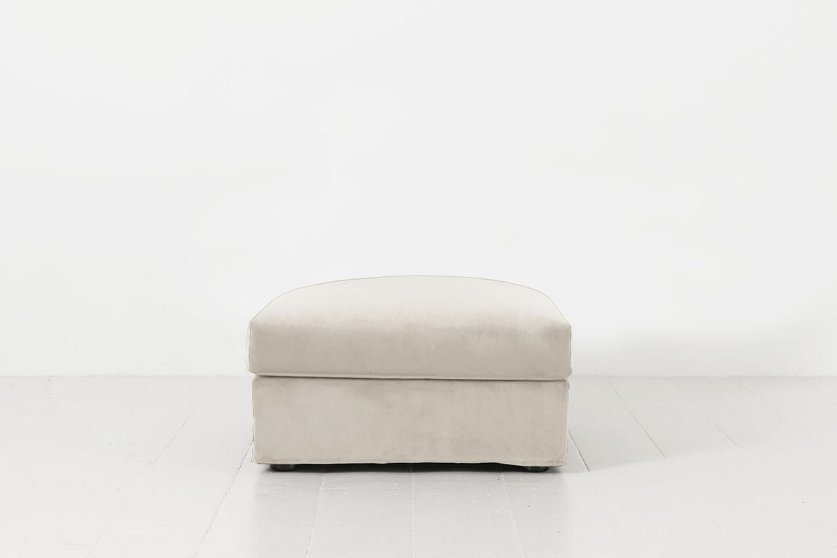 Polsterhocker Model 06, Knochenweiß