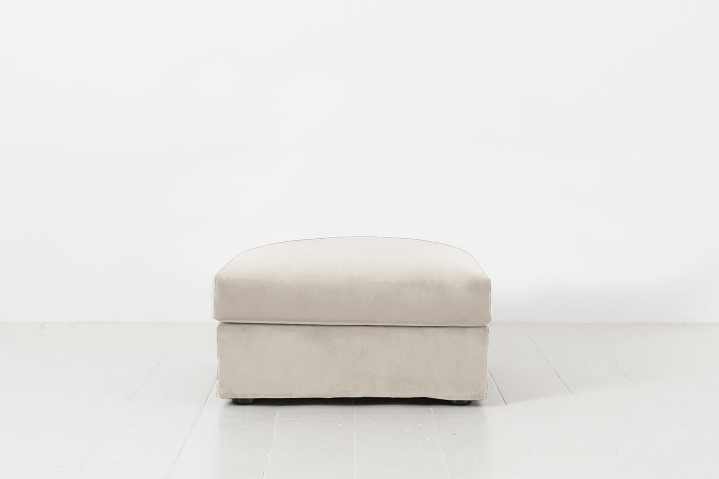 Polsterhocker Model 06, Knochenweiß