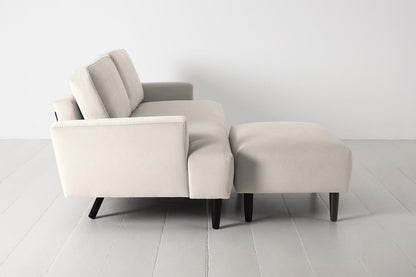 Model 05 Dreisizter Sofa mit Hocker, Knochenweiß