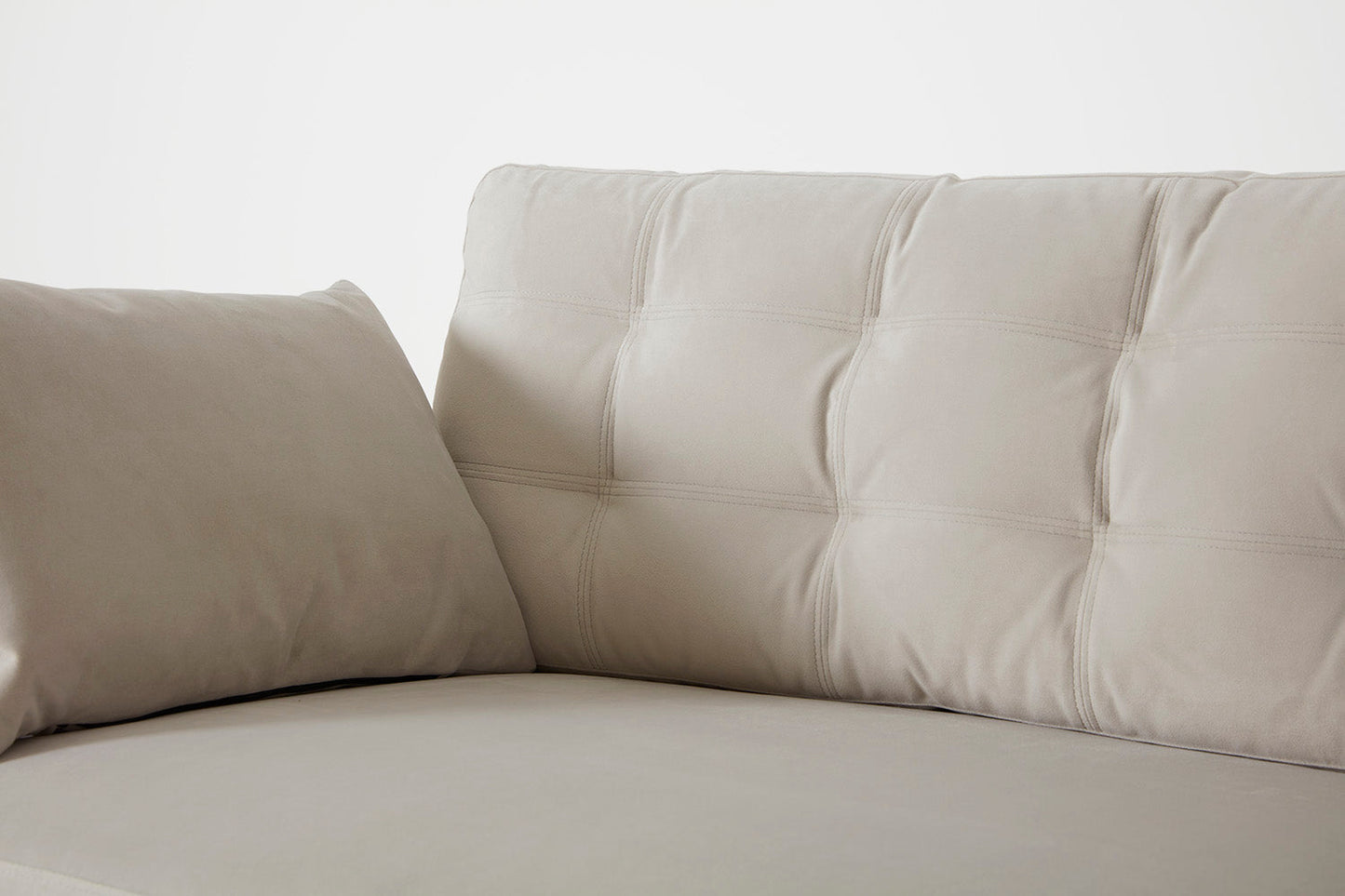 Dreisitzer-Sofa Model 10, Knochenweiß