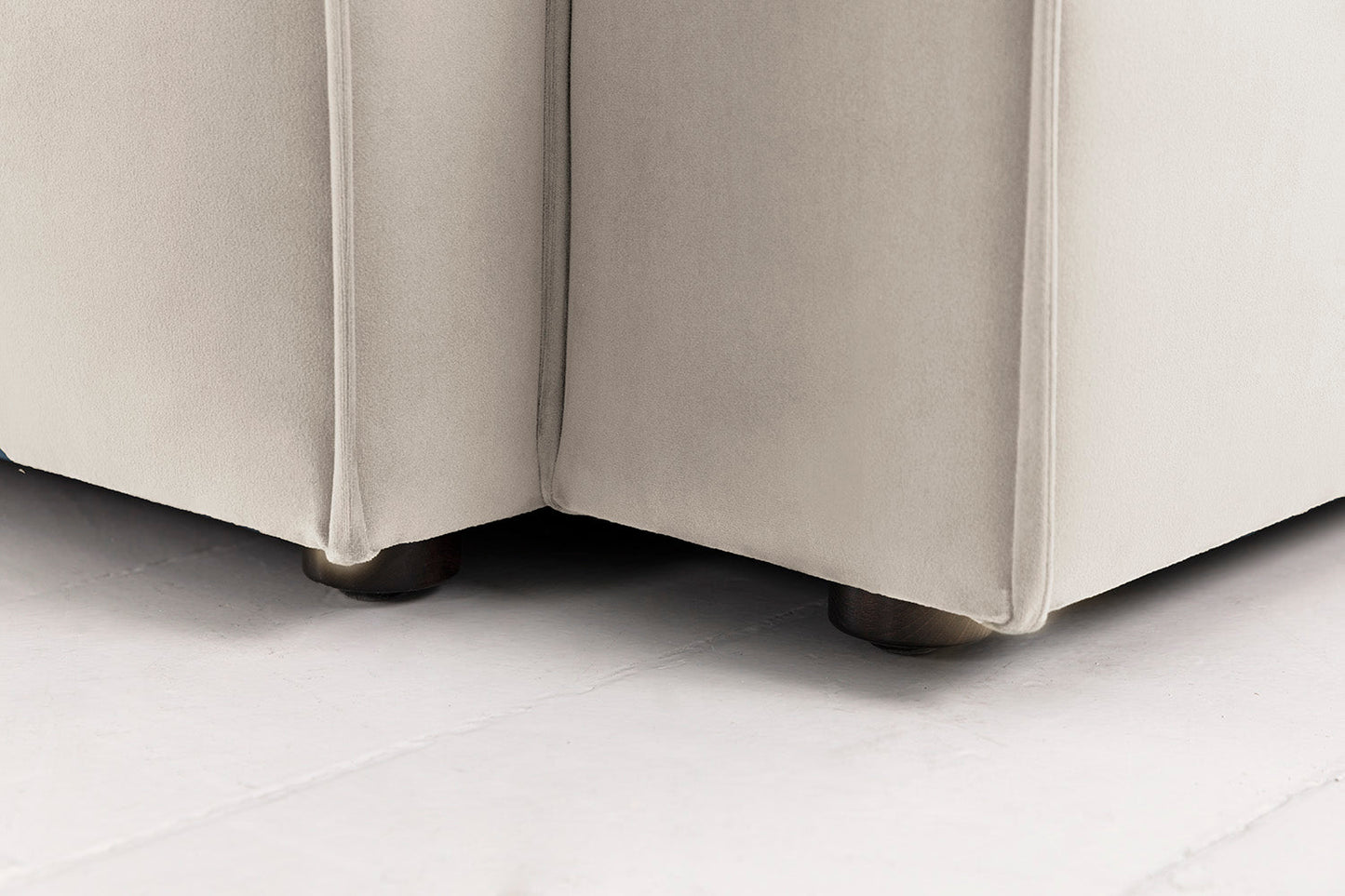 Zweisitzer-Sofa Model 03 mit Chaiselongue links