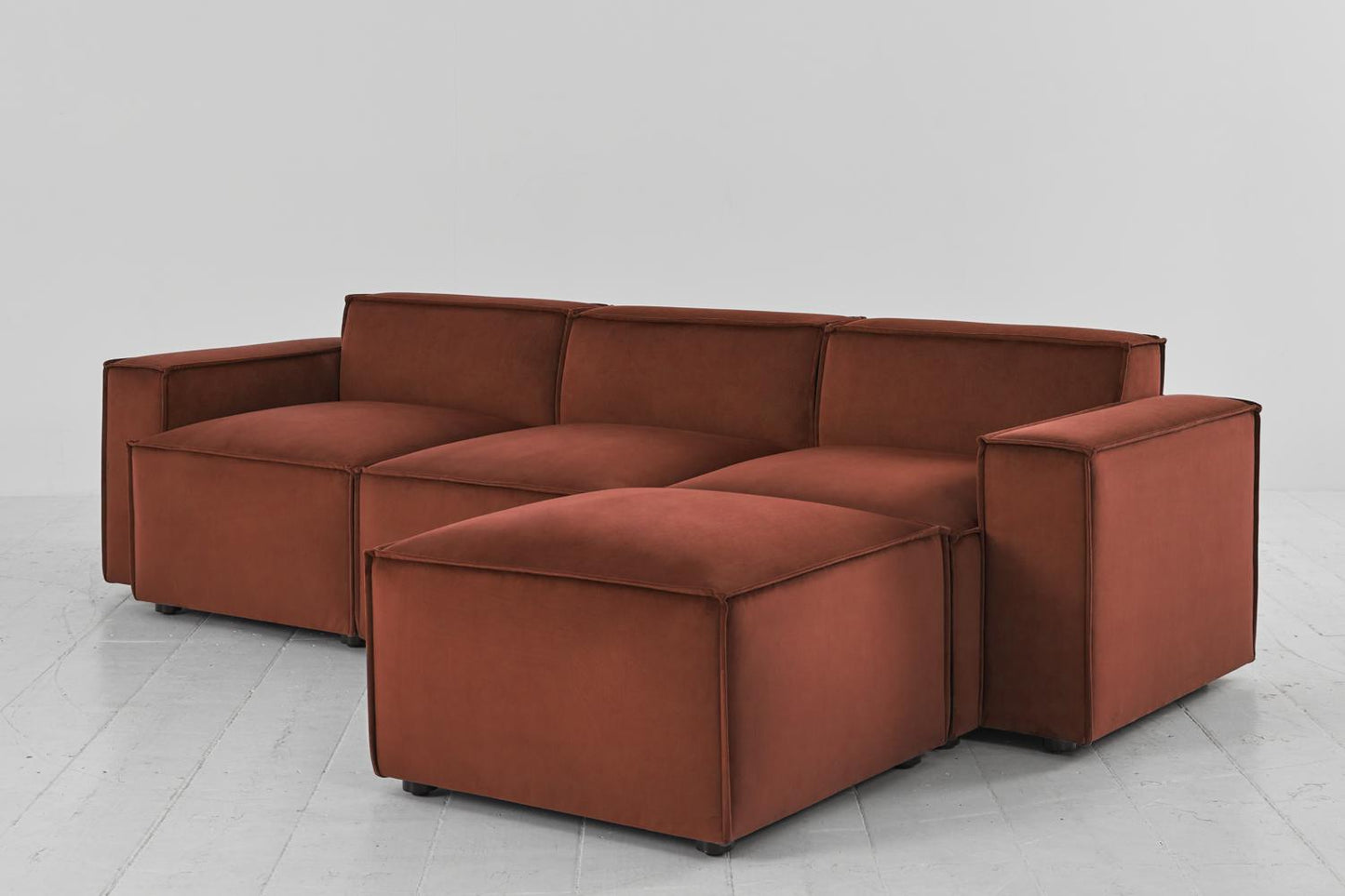 Dreisitzer-Sofa Model 03 mit Chaiselongue rechts, Ziegelrot