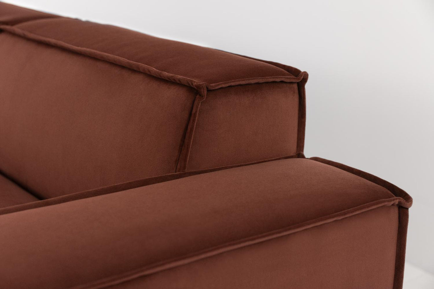 Dreisitzer-Sofa Model 03 mit Chaiselongue rechts, Ziegelrot