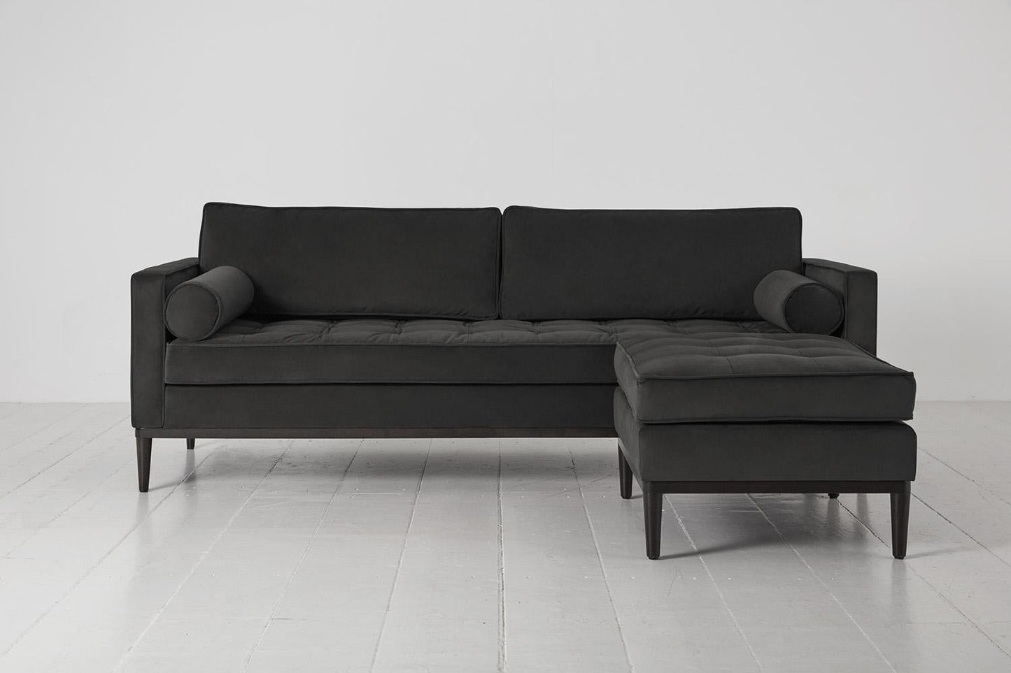 Model 02 Dreisizter Sofa mit Hocker, Dunkelgrau