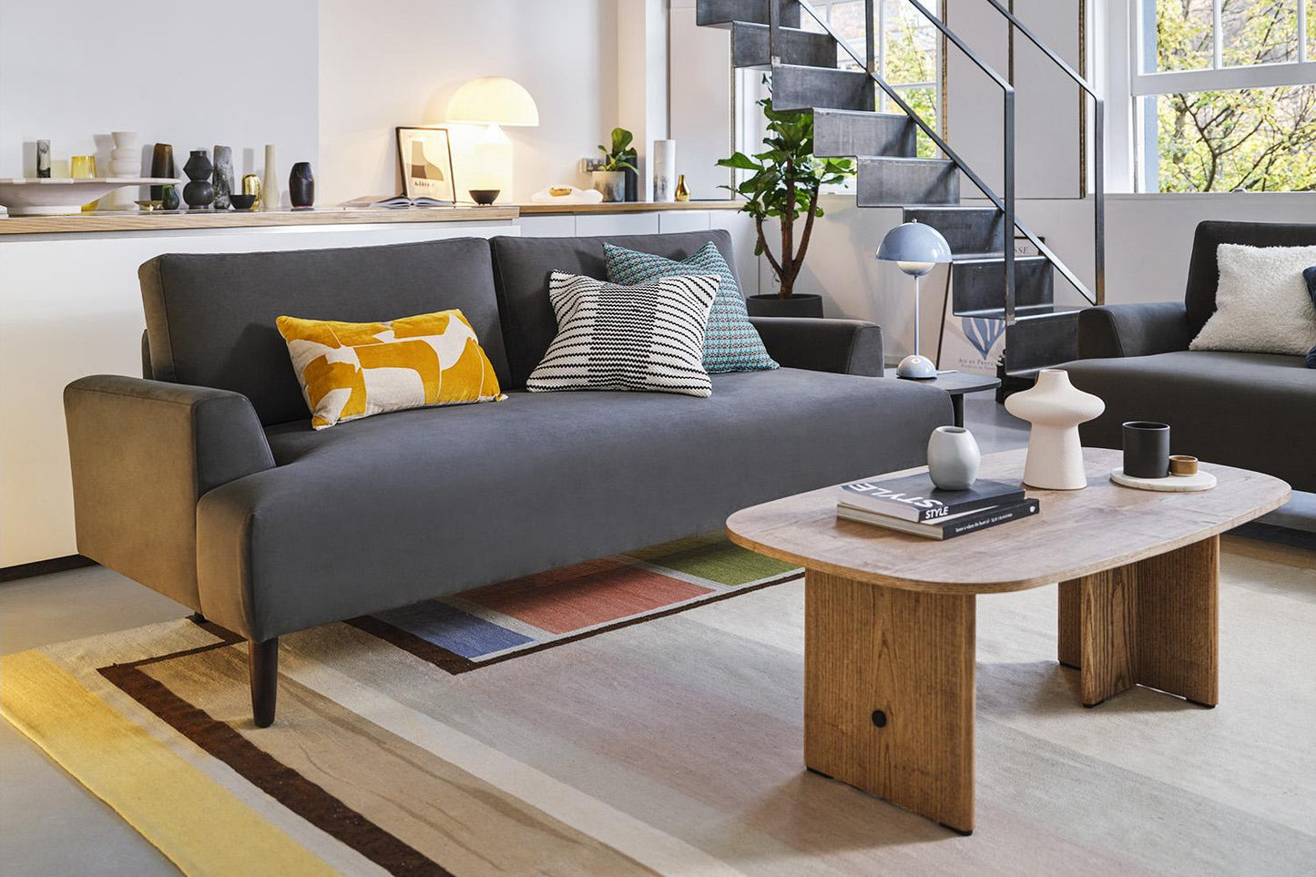 Dreisitzer-Sofa Model 05, Dunkelgrau