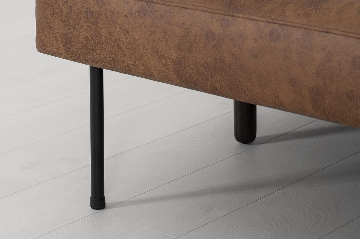 Model 04 Dreisitzer-Schlafsofa, Kastanienbraun