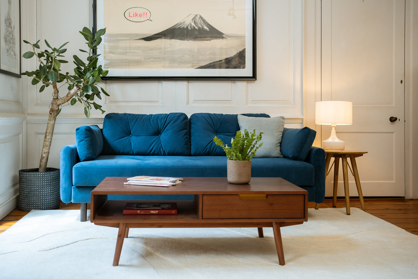 Couchtisch 01, Nussbaum / Zwei Schubladen mit Regal
