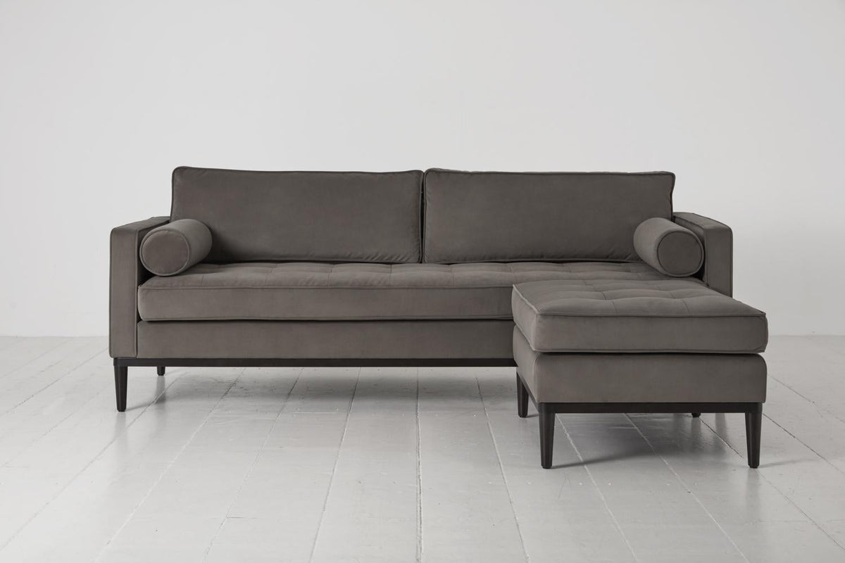 Model 02 Dreisizter Sofa mit Hocker, Elefantengrau