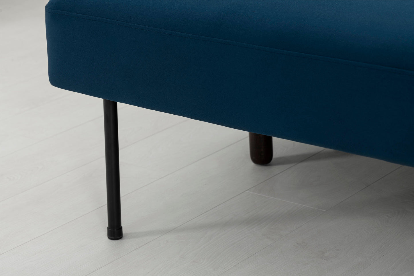 Model 04 Dreisitzer-Schlafsofa, Indigoblau