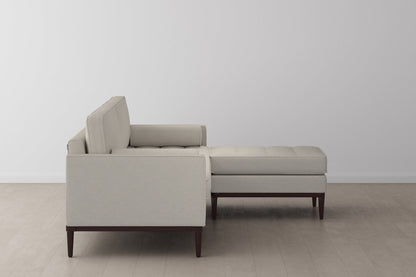 Model 02 Dreisizter Sofa mit Hocker, Elfenbeinfarbe