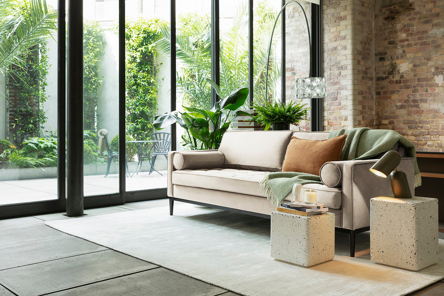 Dreisitzer-Schlafsofa Model 02