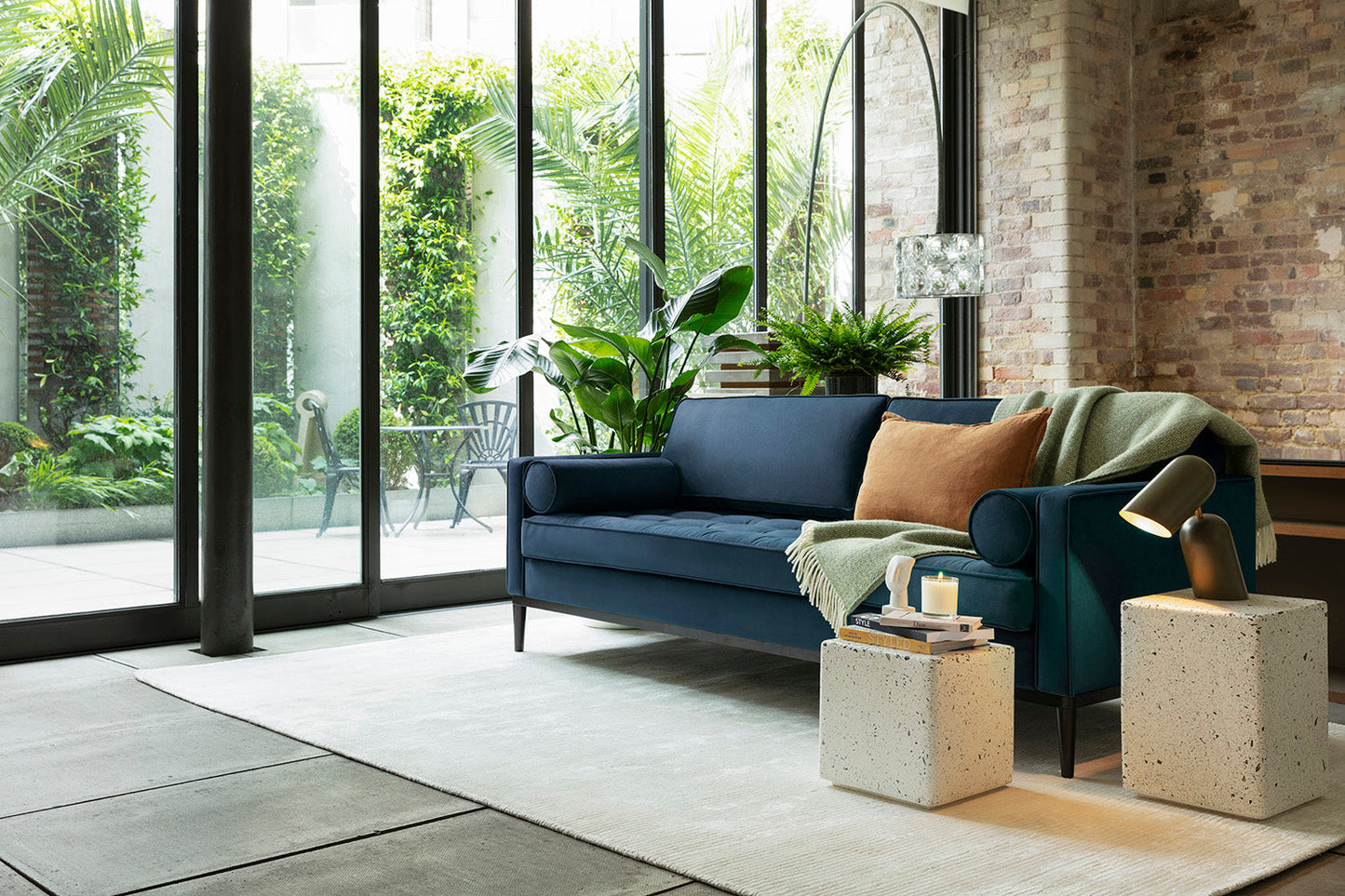 Dreisitzer-Sofa Model 02, Indigoblau