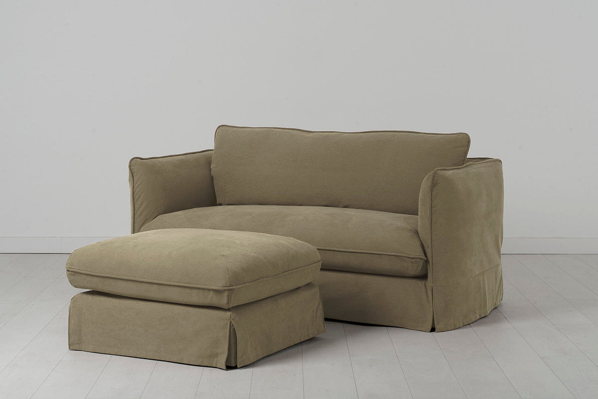 Model 18 Zweisitzer-Sofa mit Polsterhocker, Wiesengrün
