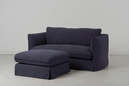 Model 18 Zweisitzer-Sofa mit Polsterhocker, Mitternachtsblau