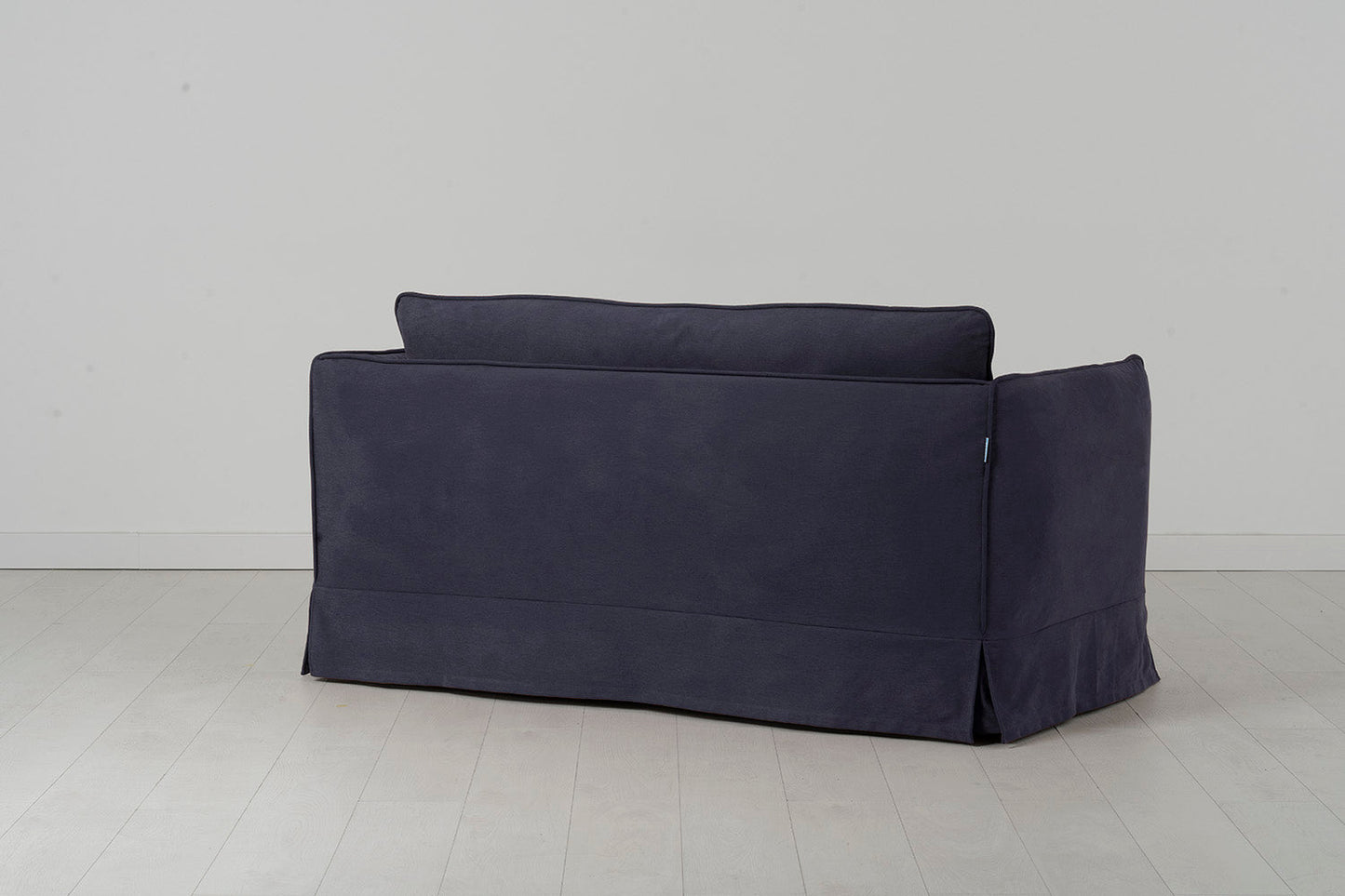 Model 18 Zweisitzer-Sofa mit Polsterhocker, Mitternachtsblau