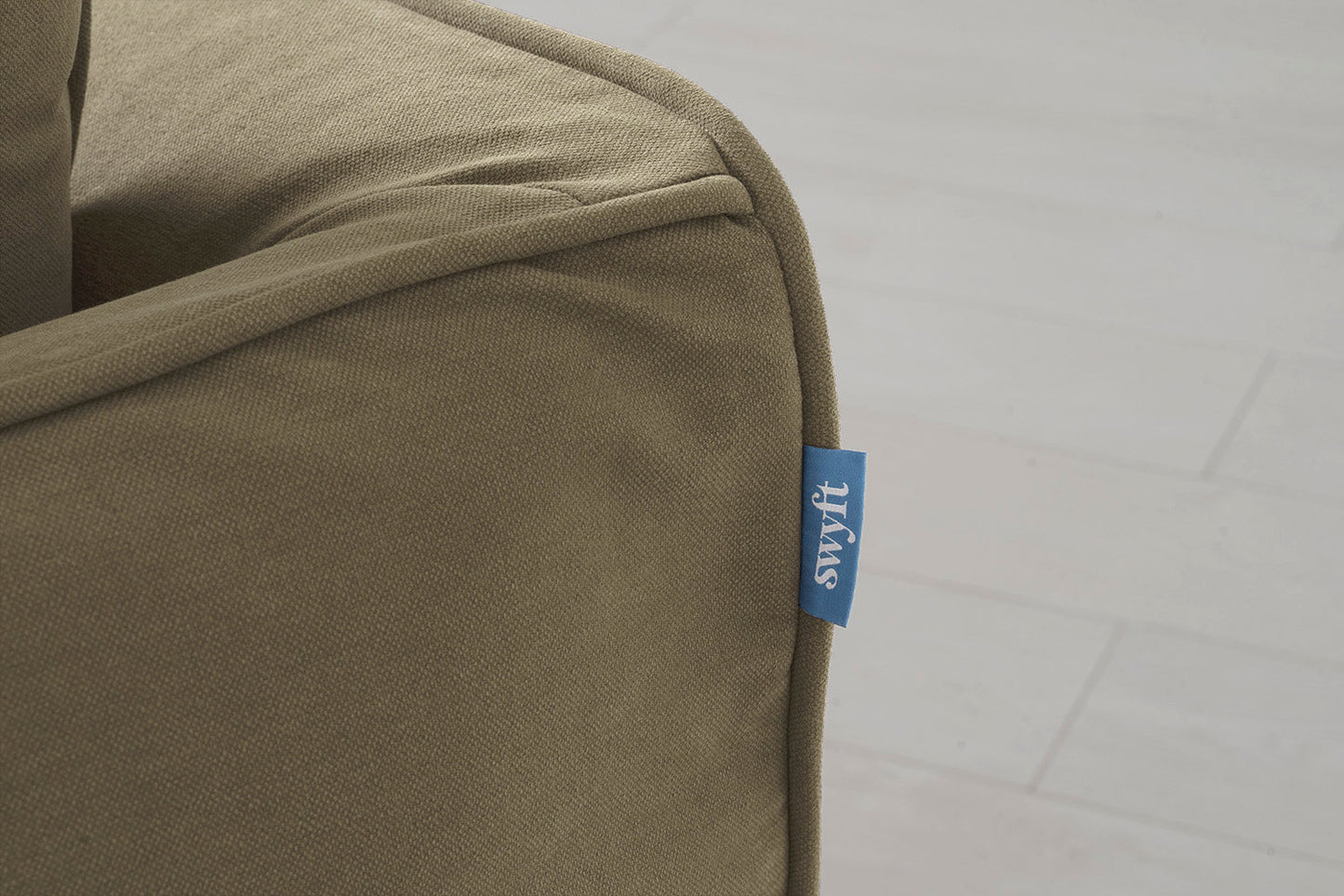 Model 18 Dreisitzer-Sofa