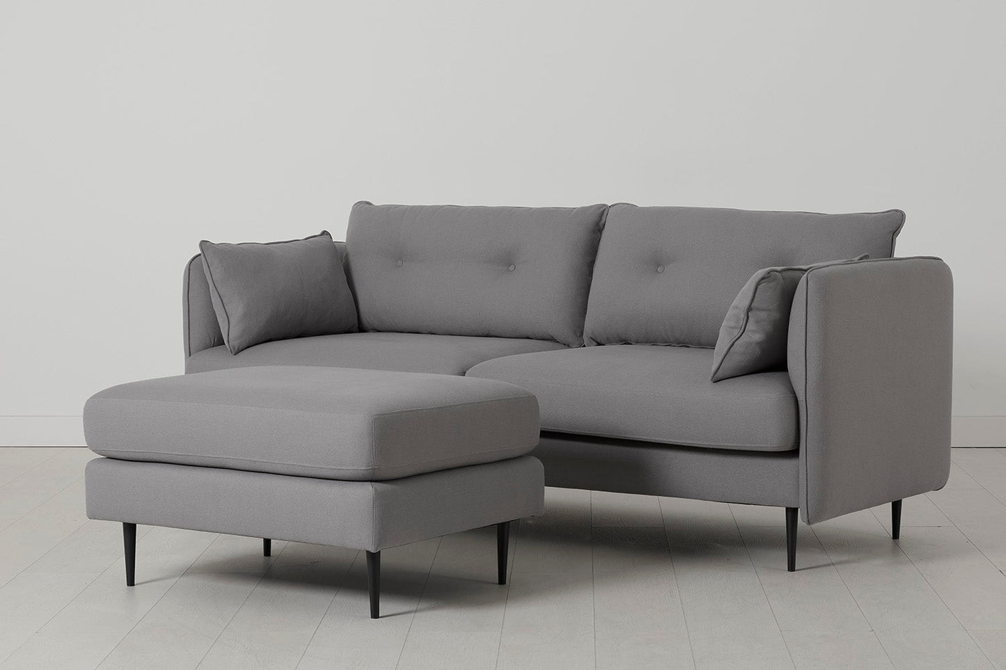 Model 19 Dreisitzer-Sofa mit Polsterhocker, Risso