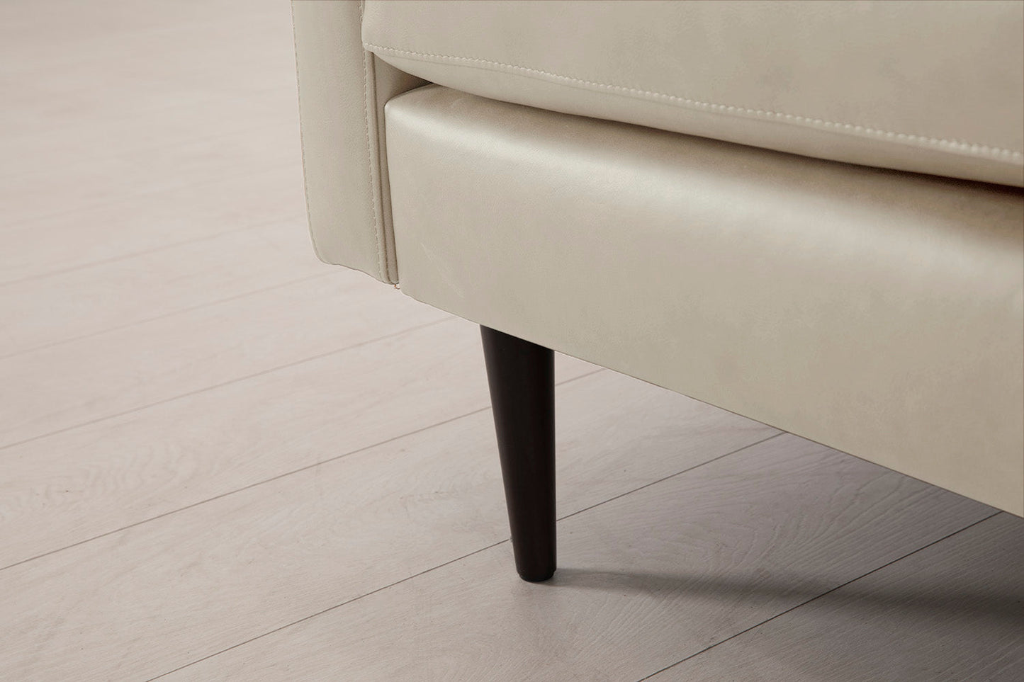 Model 01 Dreisizter Sofa mit Hocker, Oyster