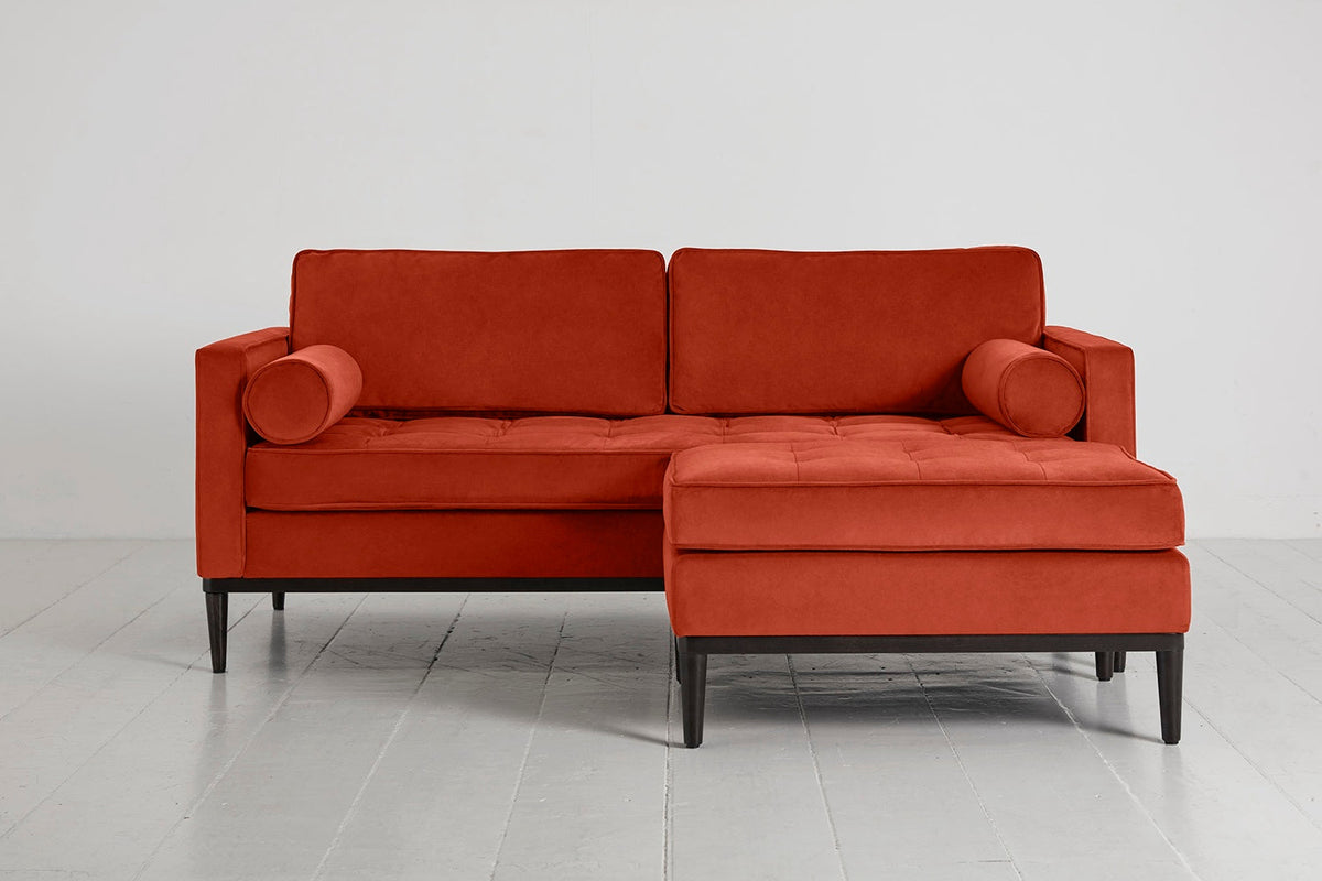 Model 02 Zweisitzer Sofa mit Hocker, Paprikarot