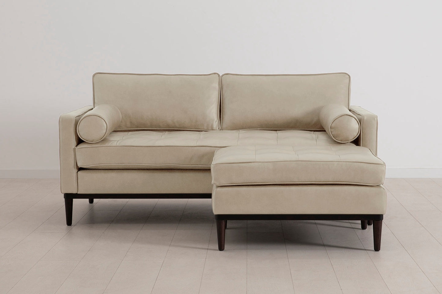 Model 02 Zweisitzer Sofa mit Hocker, Oyster