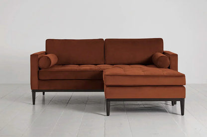 Model 02 Zweisitzer Sofa mit Hocker, Umbrabraun