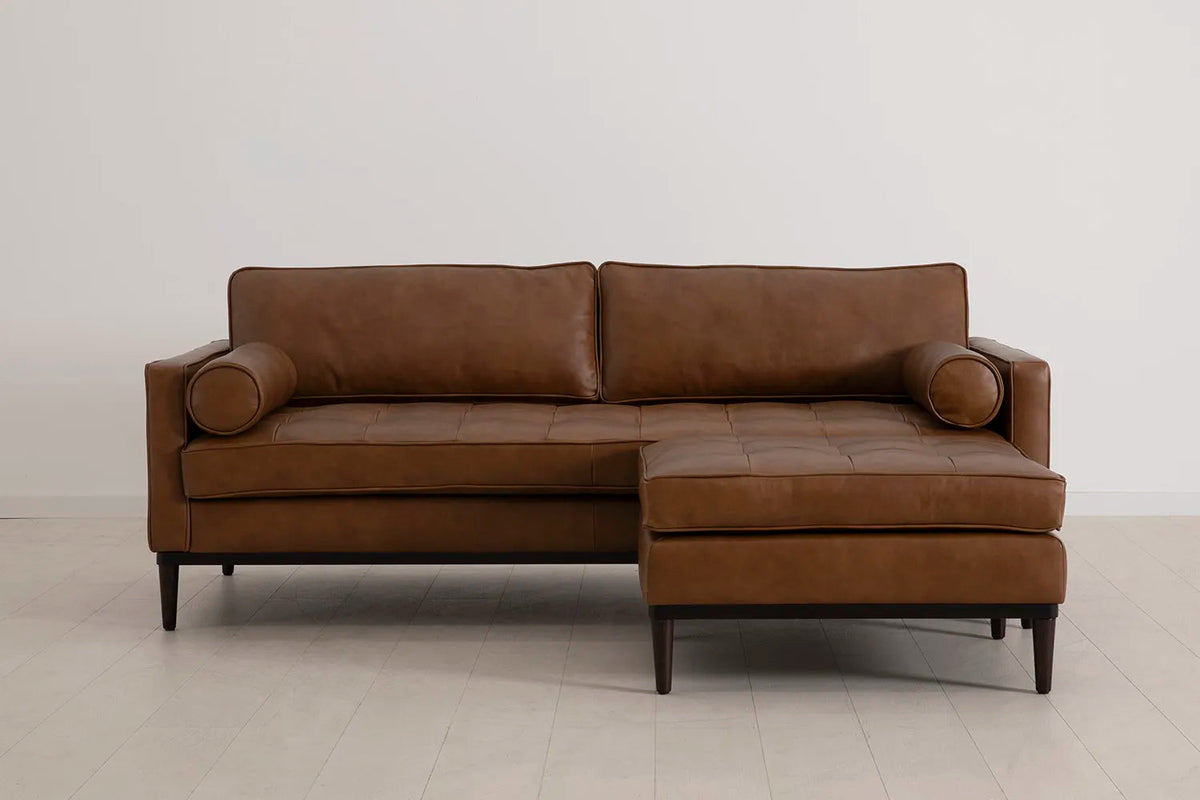 Model 02 Dreisizter Sofa mit Hocker, Ahornbraun