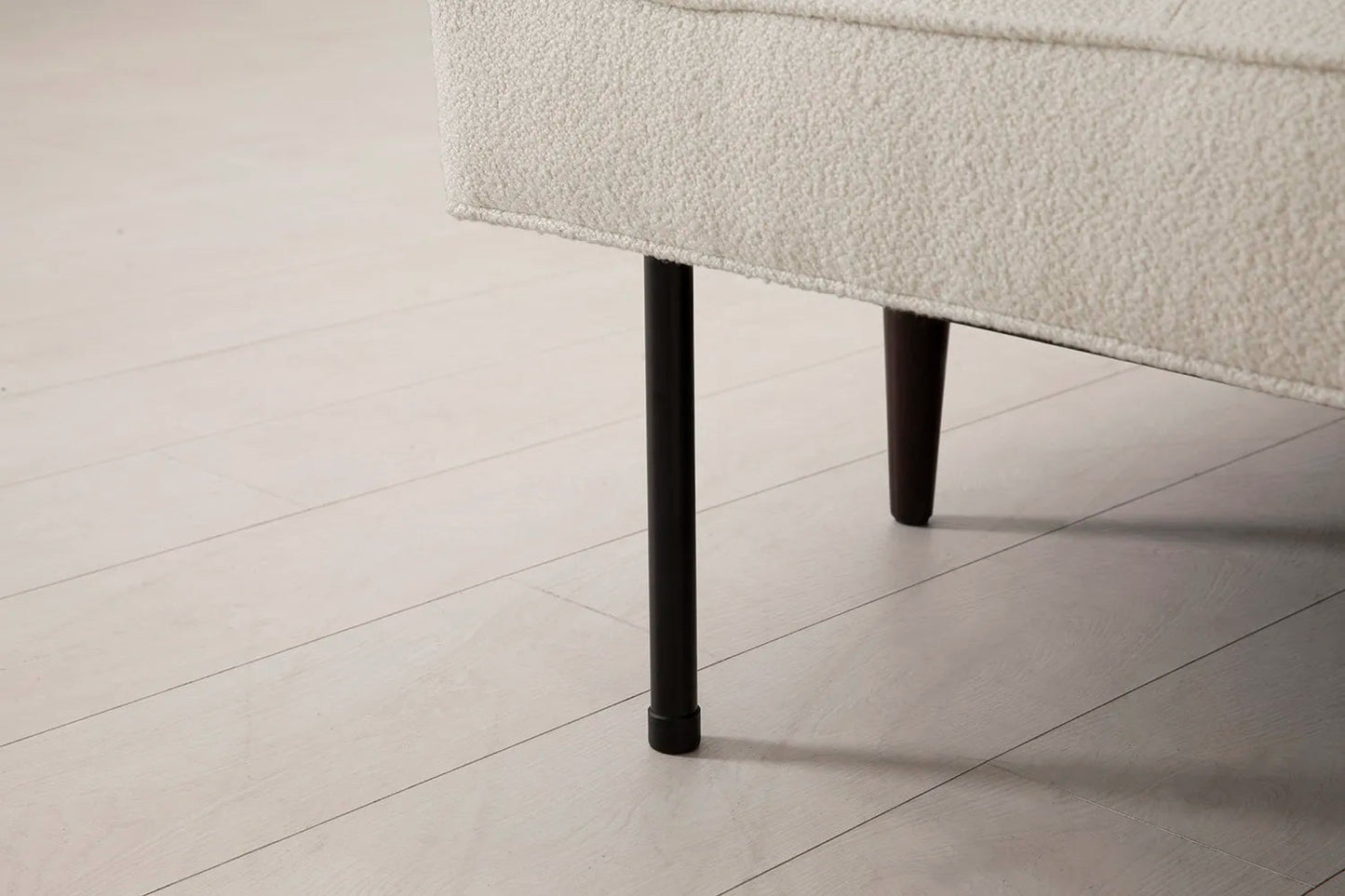 Model 02 Dreisitzer-Schlafsofa , Elfenbeinfarbe