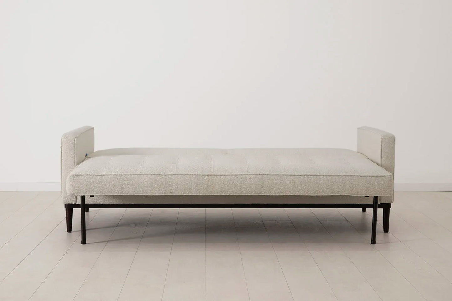 Model 02 Dreisitzer-Schlafsofa , Elfenbeinfarbe