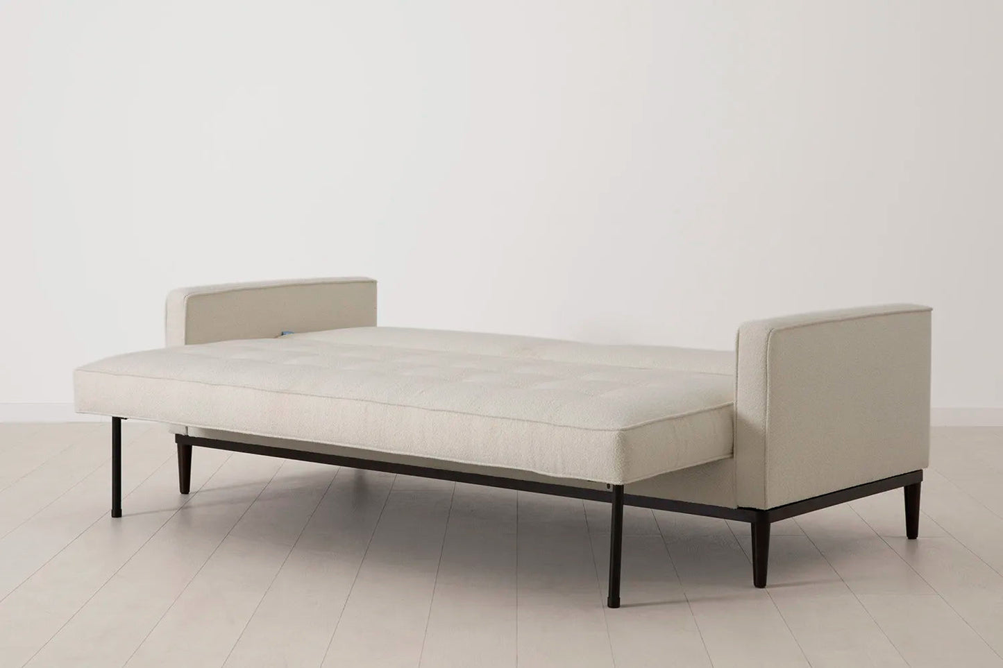 Model 02 Dreisitzer-Schlafsofa , Elfenbeinfarbe