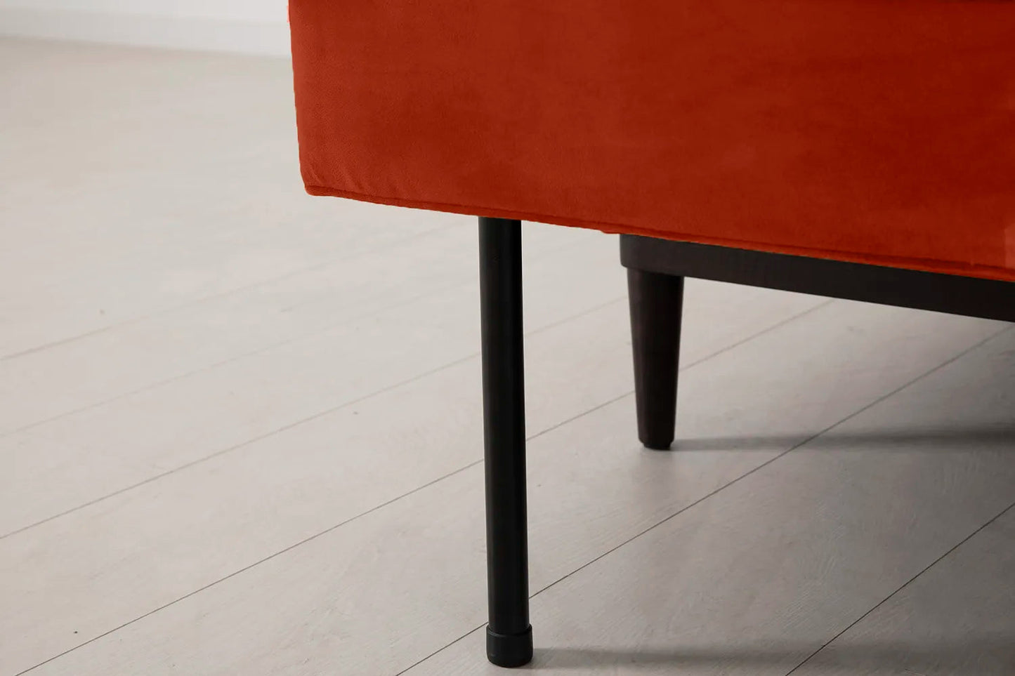 Model 02 Dreisitzer-Schlafsofa , Paprikarot