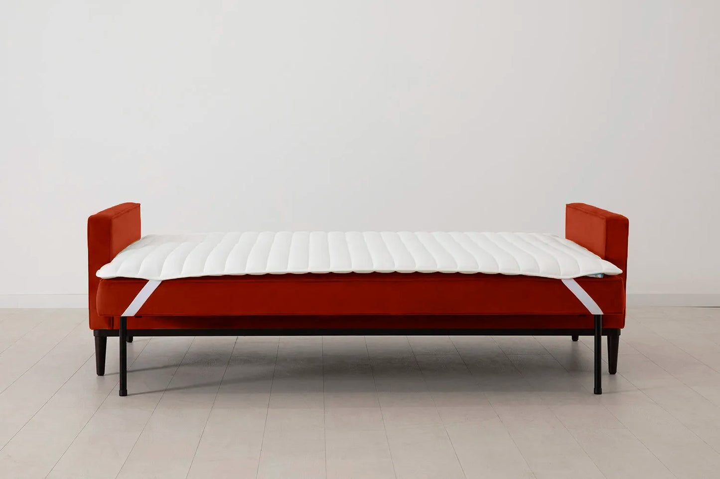 Model 02 Dreisitzer-Schlafsofa , Paprikarot