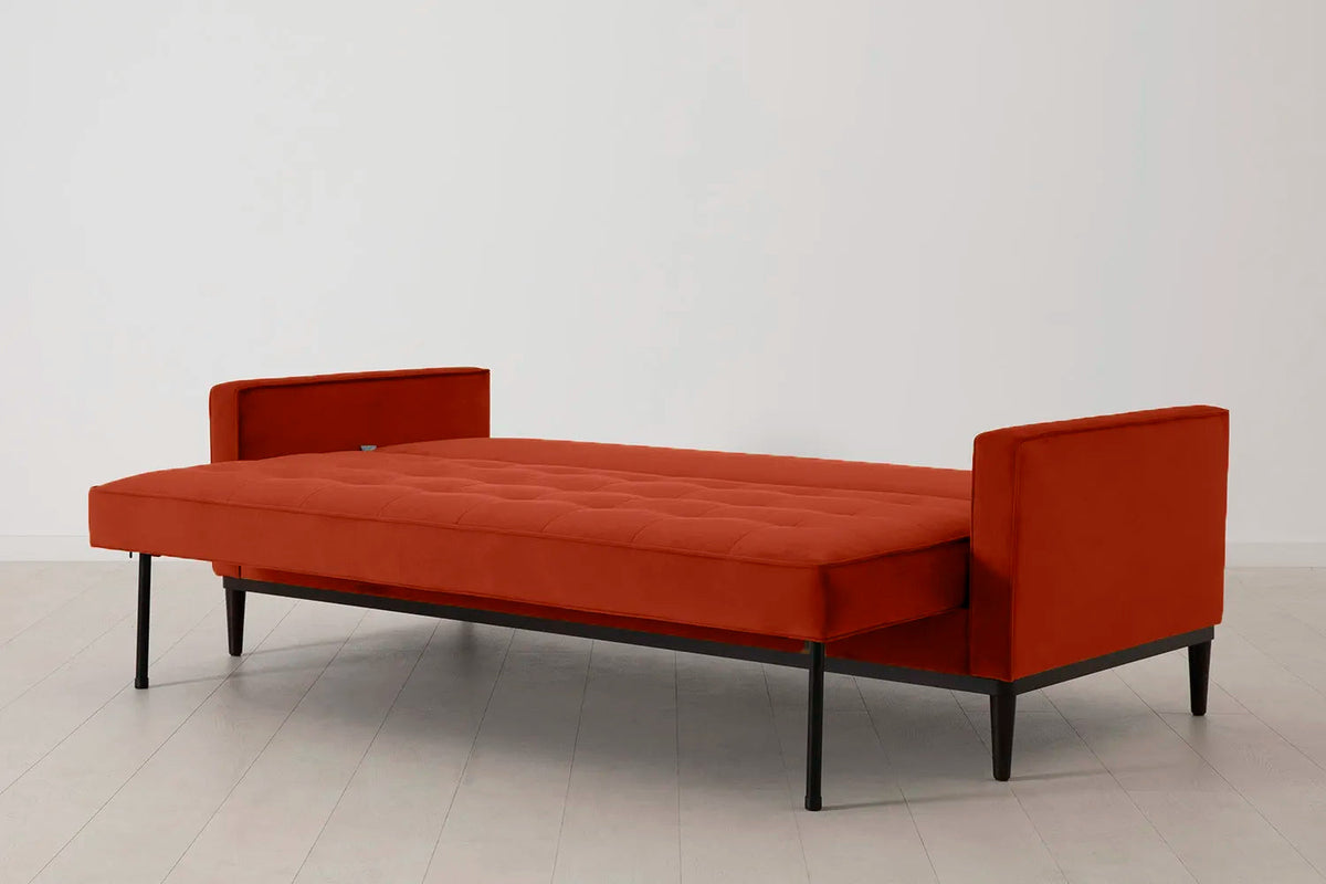 Model 02 Dreisitzer-Schlafsofa , Paprikarot