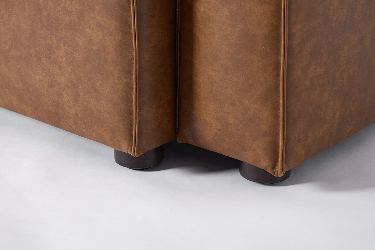 Dreisitzer-Sofa Model 03 mit Chaiselongue rechts, Ahornbraun