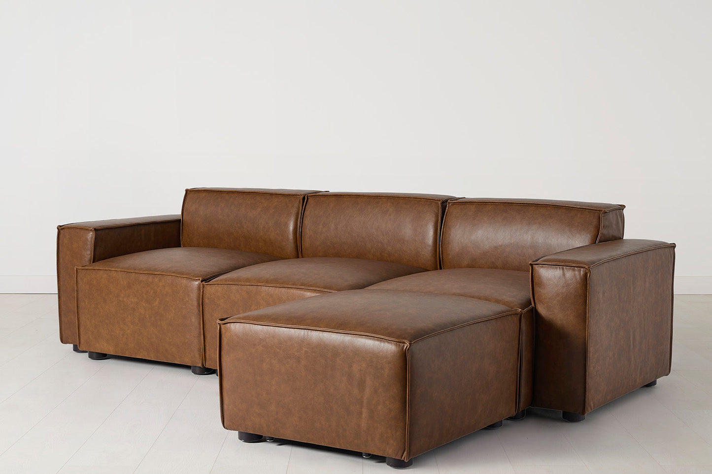 Dreisitzer-Sofa Model 03 mit Chaiselongue rechts, Ahornbraun