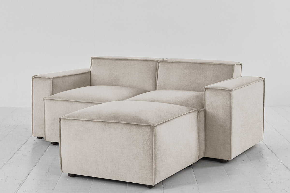 Zweisitzer-Sofa Model 03 mit Chaiselongue rechts, Kreideweiß